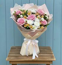 Букет цветов из:  Гвоздики, Орхидеи и Розы в Кисляковской