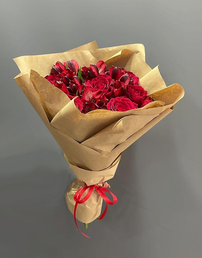 Букет цветов из: Альстромерии и Розы в Кисляковской