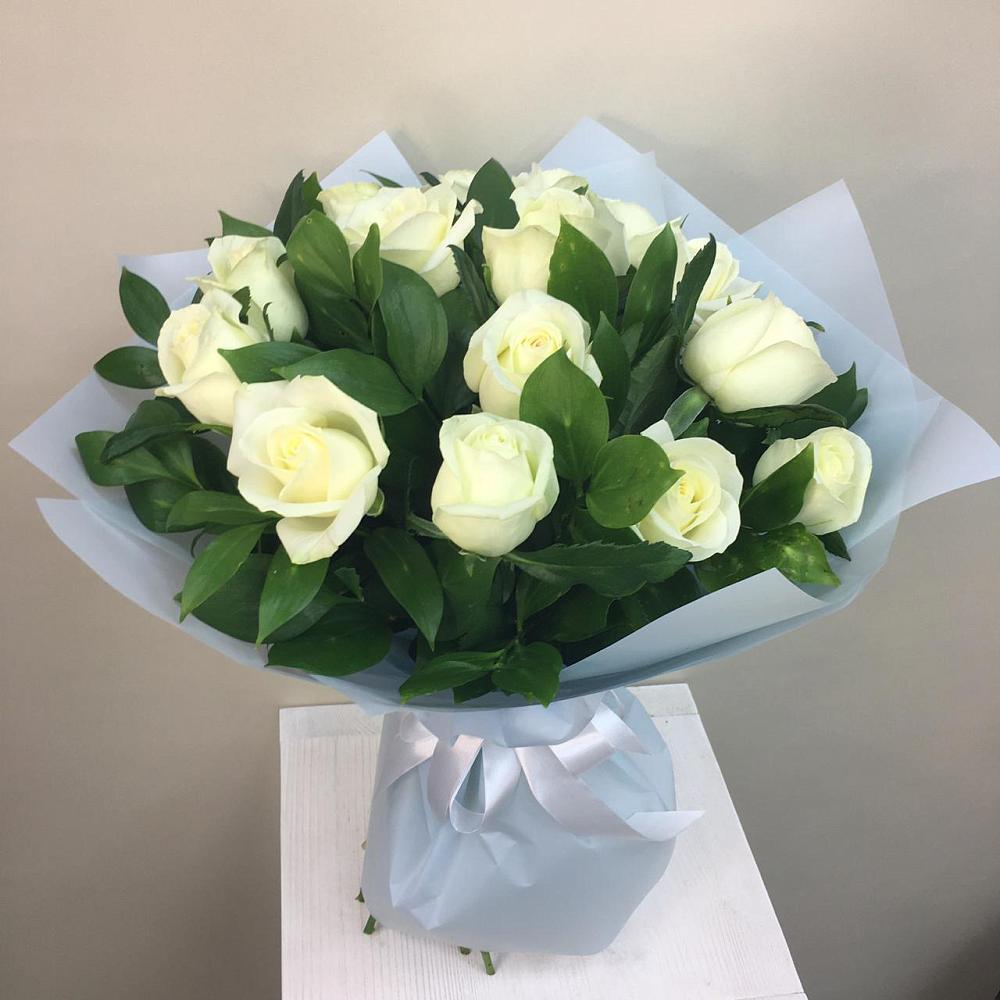Букет 15 Белых роз Проуд в Кисляковской