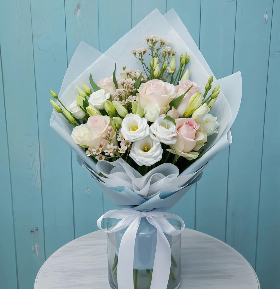 Букет цветов из: Розы и Лизиантусы в Кисляковской