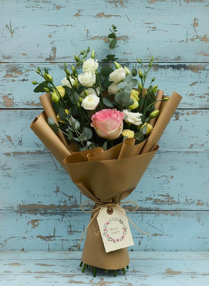 Букет цветов из: Розы и Лизиантусы в Кисляковской