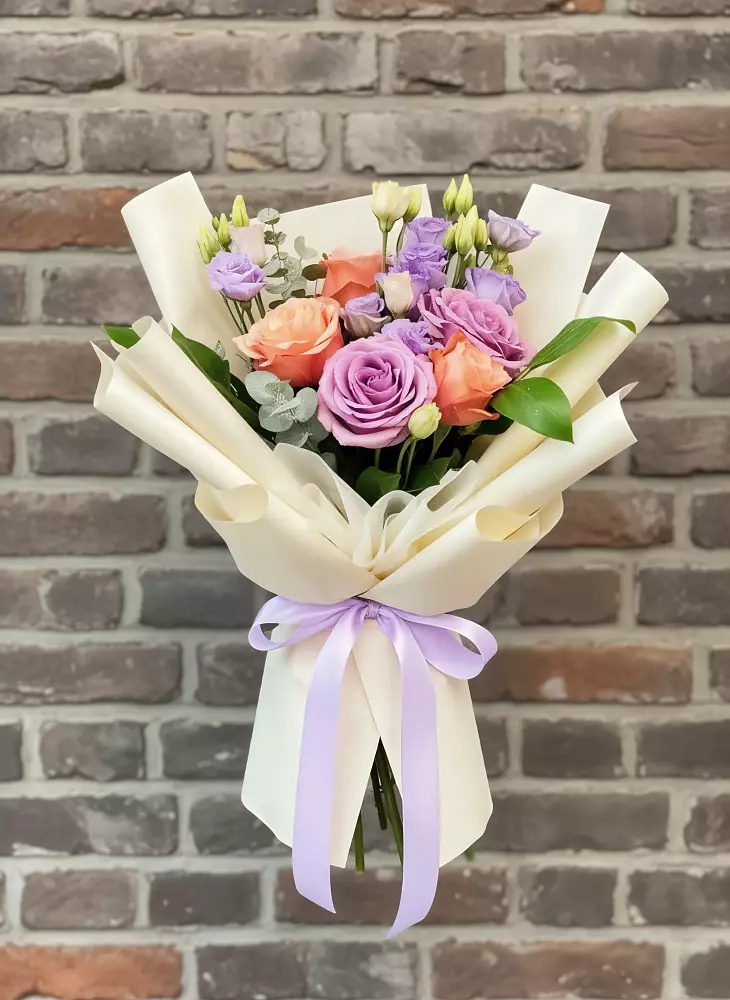 Букет цветов из: Лизиантусы и Розы в Кисляковской