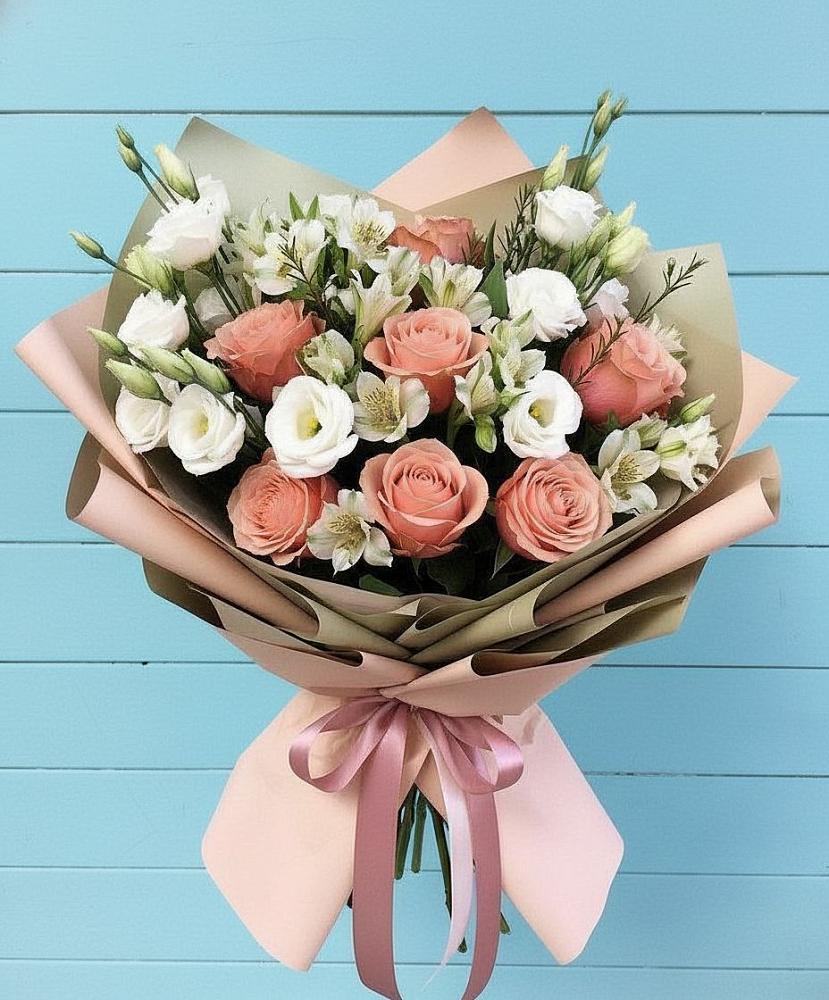 Букет цветов из: Розы, Альстромерии и Лизиантусы в Кисляковской