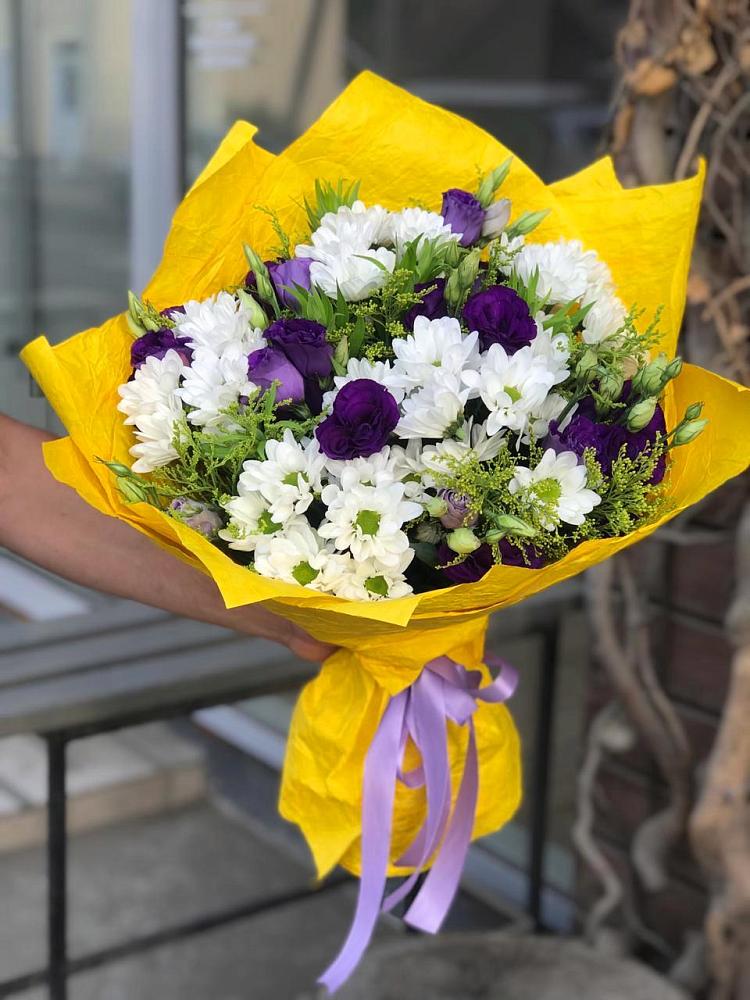 Букет цветов из: Ирисы, Хризантемы и Ромашки в Кисляковской