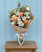 Букет цветов из:  Альстромерии, Лизиантусы, Розы и Хризантемы #REPLACE_PRED# Кисляковской