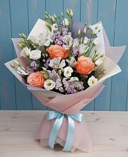 Букет цветов из:  Лизиантусы, Розы, Альстромерии и Гипсофила в Кисляковской