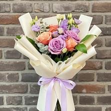 Букет цветов из:  Лизиантусы и Розы в Кисляковской