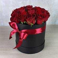 Цветочная композиция из Розы в шляпной коробке в Кисляковской