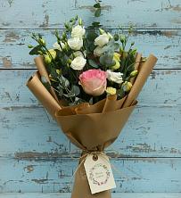 Букет цветов из:  Розы и Лизиантусы в Кисляковской