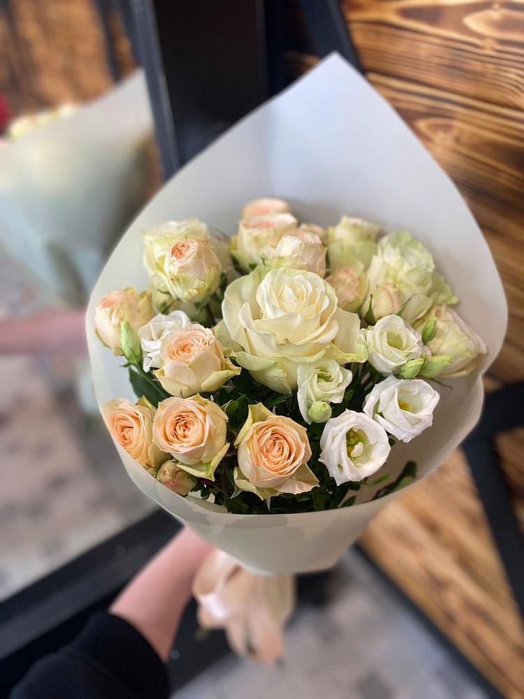 Букет цветов из: Розы и Лизиантусы в Кисляковской